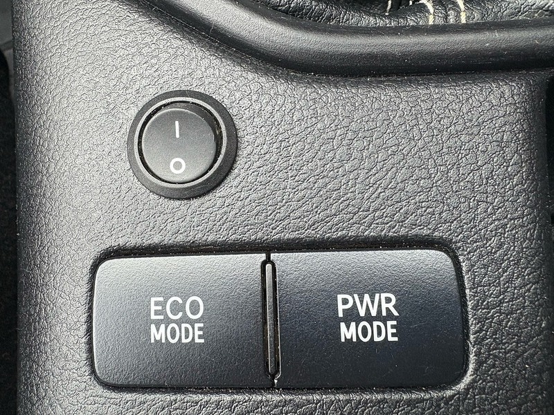 Toyota Hilux Active Extra Cab Pickup 2.4 Manual Diesel