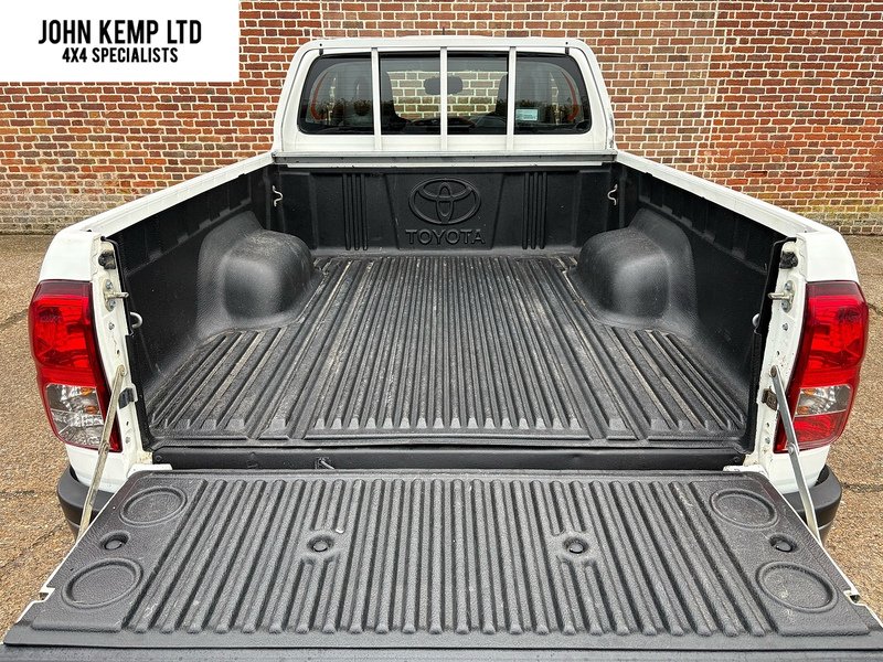 Toyota Hilux Active Extra Cab Pickup 2.4 Manual Diesel