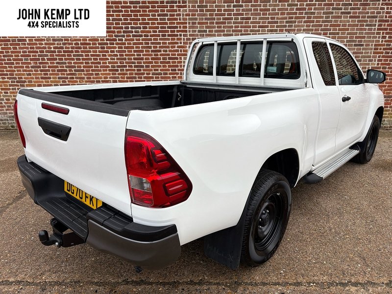 Toyota Hilux Active Extra Cab Pickup 2.4 Manual Diesel
