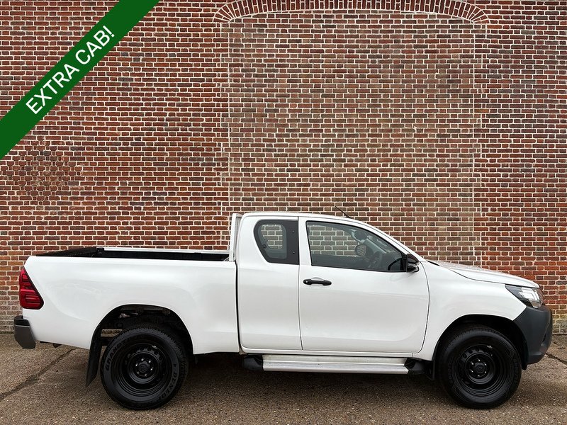 Toyota Hilux Active Extra Cab Pickup 2.4 Manual Diesel
