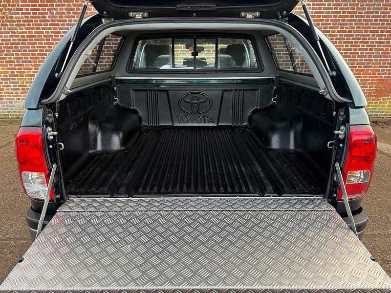 Toyota 2.4 D-4D Active Pickup Double Cab 4dr Diesel Manual 4WD Euro 6 (s/s) (150 ps)