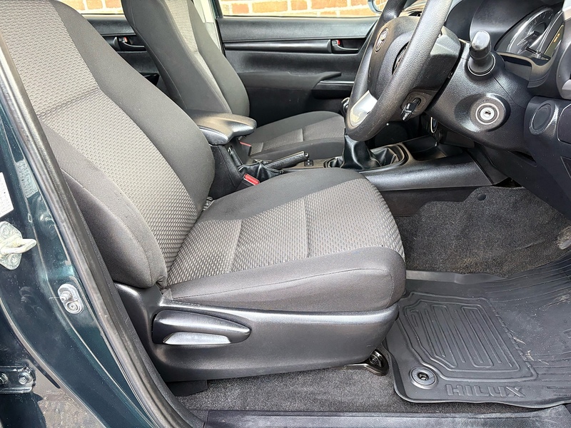 Toyota 2.4 D-4D Active Pickup Double Cab 4dr Diesel Manual 4WD Euro 6 (s/s) (150 ps)