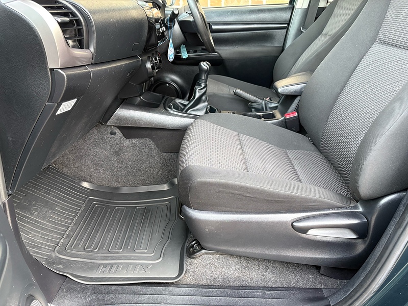 Toyota 2.4 D-4D Active Pickup Double Cab 4dr Diesel Manual 4WD Euro 6 (s/s) (150 ps)