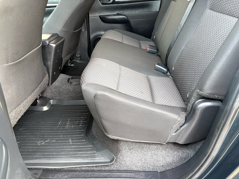 Toyota 2.4 D-4D Active Pickup Double Cab 4dr Diesel Manual 4WD Euro 6 (s/s) (150 ps)