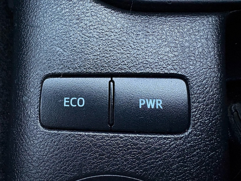 Toyota 2.4 D-4D Active Pickup Double Cab 4dr Diesel Manual 4WD Euro 6 (s/s) (150 ps)