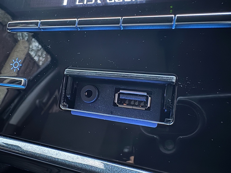 Toyota 2.4 D-4D Active Pickup Double Cab 4dr Diesel Manual 4WD Euro 6 (s/s) (150 ps)