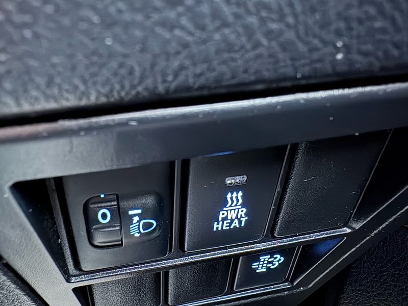 Toyota 2.4 D-4D Active Pickup Double Cab 4dr Diesel Manual 4WD Euro 6 (s/s) (150 ps)