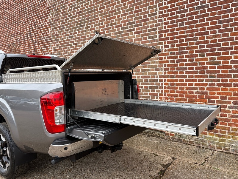 Nissan 2.3 dCi Tekna Pickup Double Cab 4dr Diesel Auto 4WD Euro 6 (190 ps)