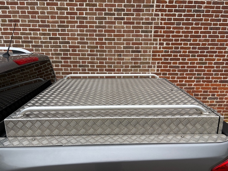 Nissan 2.3 dCi Tekna Pickup Double Cab 4dr Diesel Auto 4WD Euro 6 (190 ps)