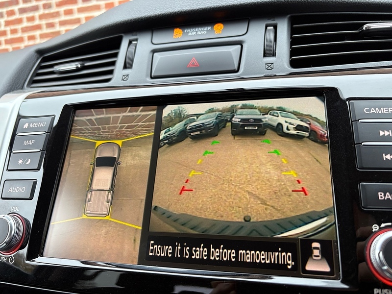 Nissan 2.3 dCi Tekna Pickup Double Cab 4dr Diesel Auto 4WD Euro 6 (190 ps)