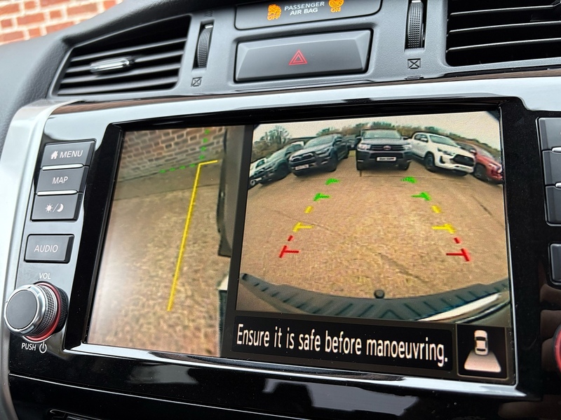 Nissan 2.3 dCi Tekna Pickup Double Cab 4dr Diesel Auto 4WD Euro 6 (190 ps)