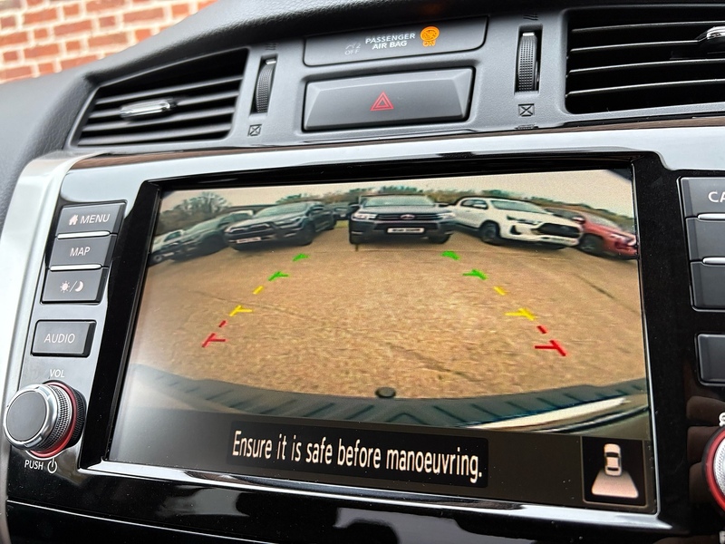 Nissan 2.3 dCi Tekna Pickup Double Cab 4dr Diesel Auto 4WD Euro 6 (190 ps)