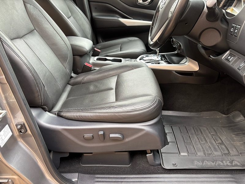 Nissan 2.3 dCi Tekna Pickup Double Cab 4dr Diesel Auto 4WD Euro 6 (190 ps)