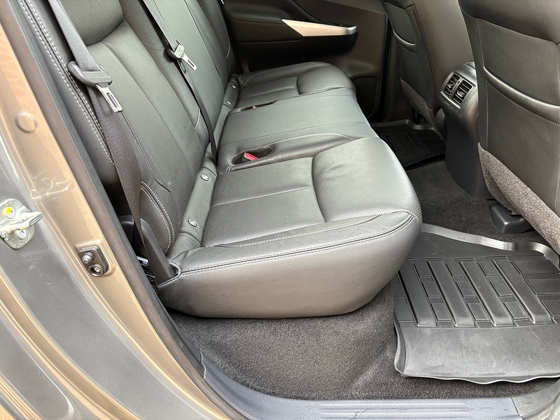 Nissan 2.3 dCi Tekna Pickup Double Cab 4dr Diesel Auto 4WD Euro 6 (190 ps)