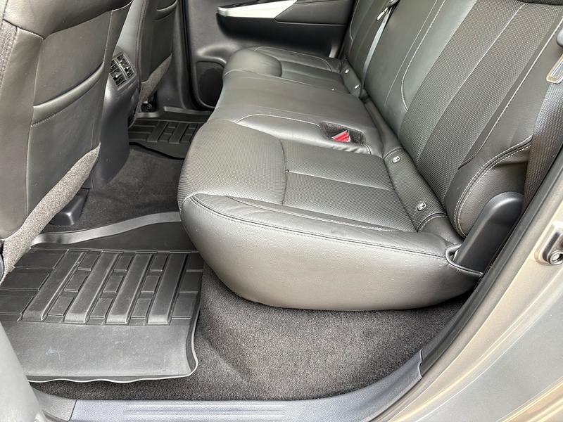 Nissan 2.3 dCi Tekna Pickup Double Cab 4dr Diesel Auto 4WD Euro 6 (190 ps)