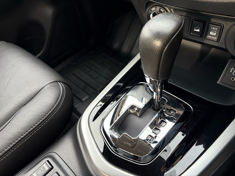 Nissan 2.3 dCi Tekna Pickup Double Cab 4dr Diesel Auto 4WD Euro 6 (190 ps)