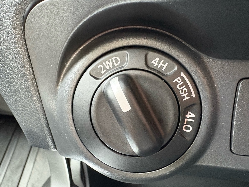 Nissan 2.3 dCi Tekna Pickup Double Cab 4dr Diesel Auto 4WD Euro 6 (190 ps)