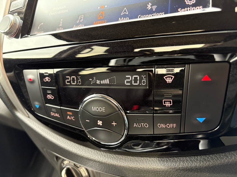 Nissan 2.3 dCi Tekna Pickup Double Cab 4dr Diesel Auto 4WD Euro 6 (190 ps)