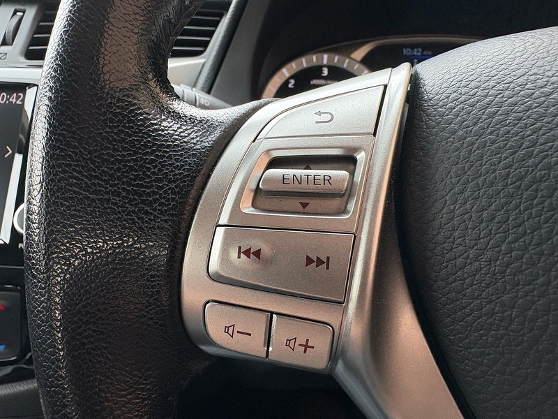 Nissan 2.3 dCi Tekna Pickup Double Cab 4dr Diesel Auto 4WD Euro 6 (190 ps)