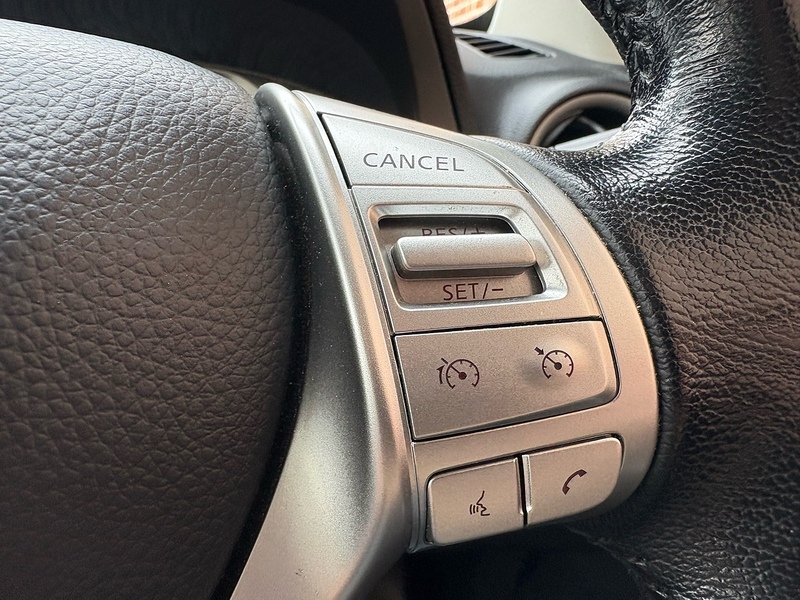 Nissan 2.3 dCi Tekna Pickup Double Cab 4dr Diesel Auto 4WD Euro 6 (190 ps)