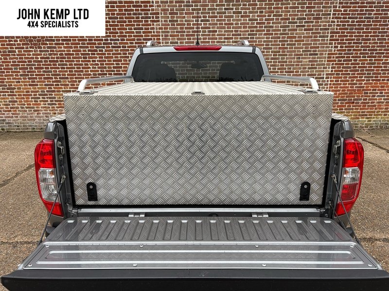 Nissan 2.3 dCi Tekna Pickup Double Cab 4dr Diesel Auto 4WD Euro 6 (190 ps)