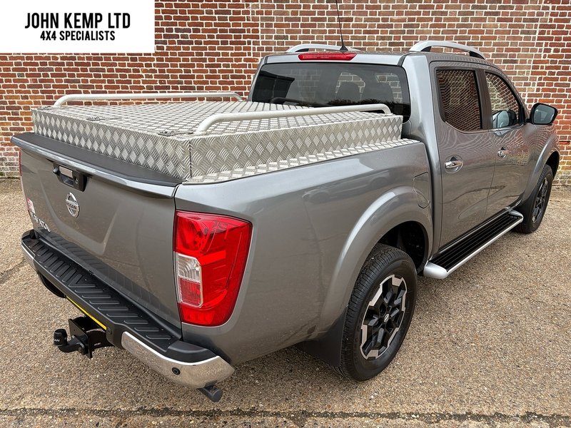 Nissan 2.3 dCi Tekna Pickup Double Cab 4dr Diesel Auto 4WD Euro 6 (190 ps)