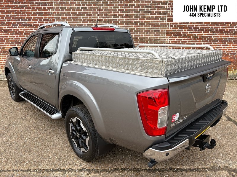 Nissan 2.3 dCi Tekna Pickup Double Cab 4dr Diesel Auto 4WD Euro 6 (190 ps)