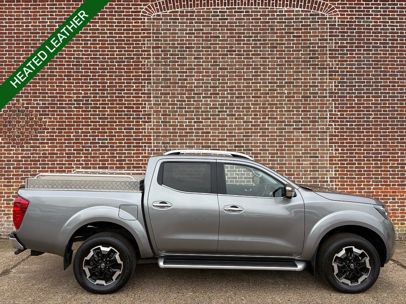 Nissan 2.3 dCi Tekna Pickup Double Cab 4dr Diesel Auto 4WD Euro 6 (190 ps)