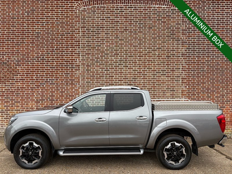 Nissan 2.3 dCi Tekna Pickup Double Cab 4dr Diesel Auto 4WD Euro 6 (190 ps)
