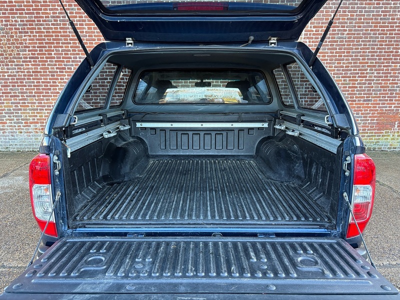 Nissan dCi Tekna Pickup 2.3 Automatic Diesel