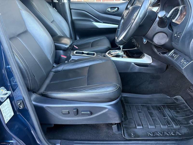 Nissan dCi Tekna Pickup 2.3 Automatic Diesel