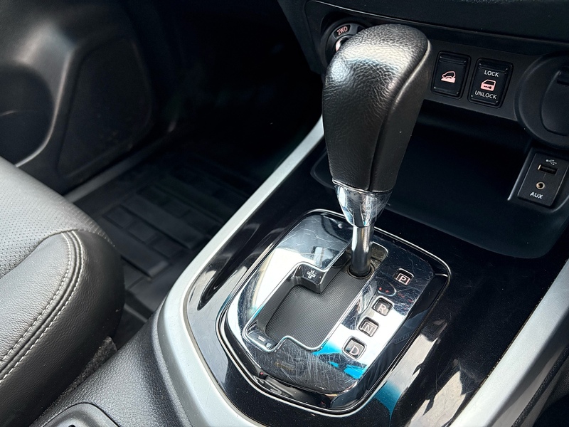 Nissan dCi Tekna Pickup 2.3 Automatic Diesel