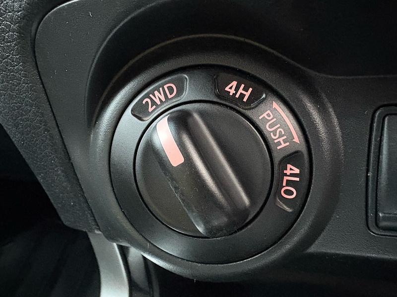 Nissan dCi Tekna Pickup 2.3 Automatic Diesel