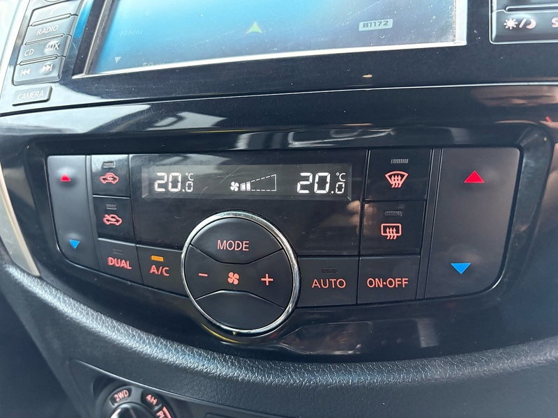 Nissan dCi Tekna Pickup 2.3 Automatic Diesel