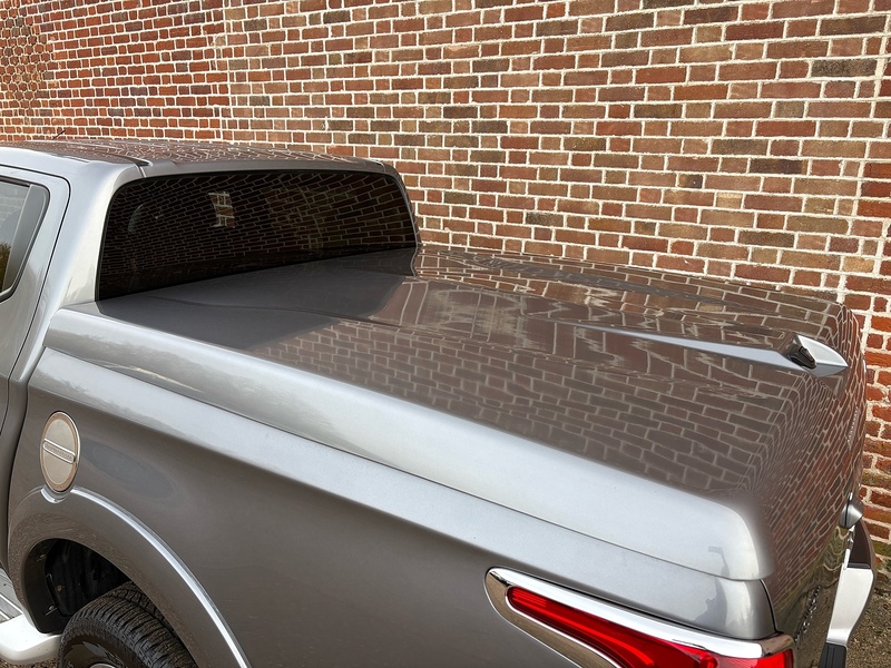 Mitsubishi No Standard Specification or Optional Extras.