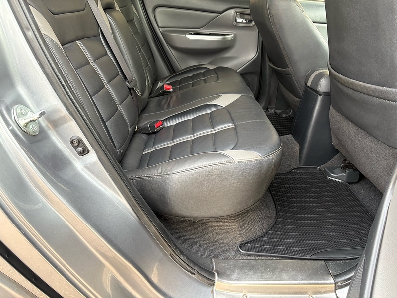 Mitsubishi No Standard Specification or Optional Extras.