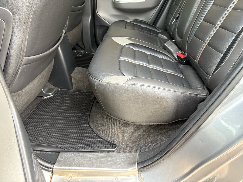 Mitsubishi No Standard Specification or Optional Extras.