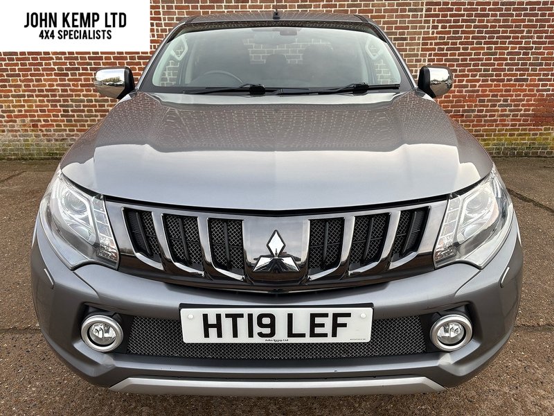 Mitsubishi No Standard Specification or Optional Extras.