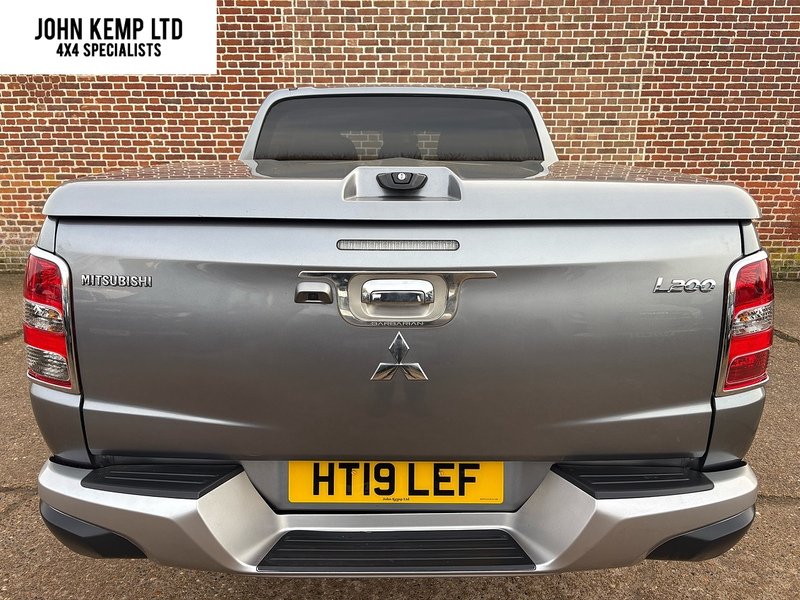 Mitsubishi No Standard Specification or Optional Extras.