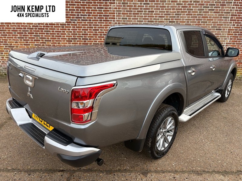 Mitsubishi No Standard Specification or Optional Extras.