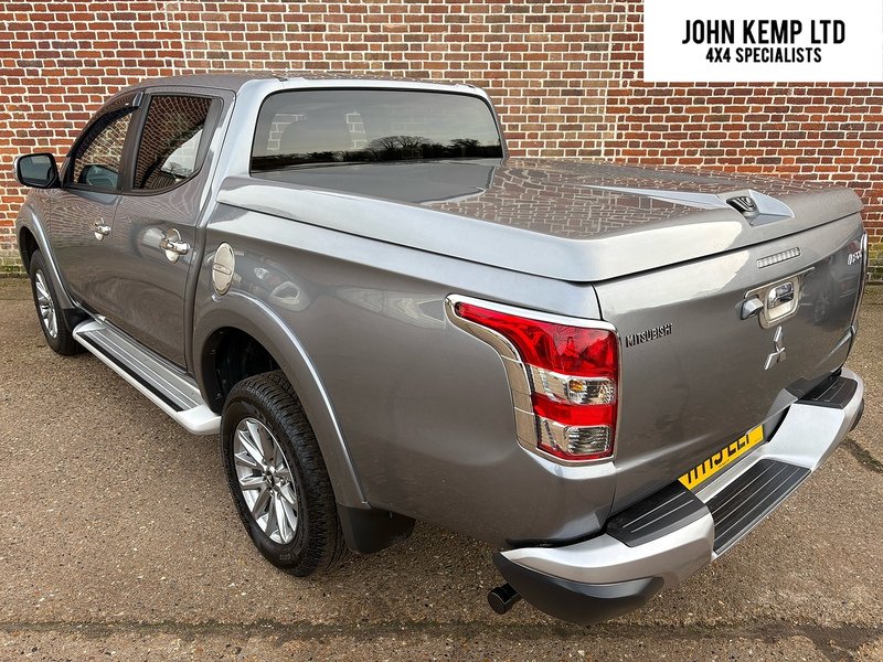 Mitsubishi No Standard Specification or Optional Extras.