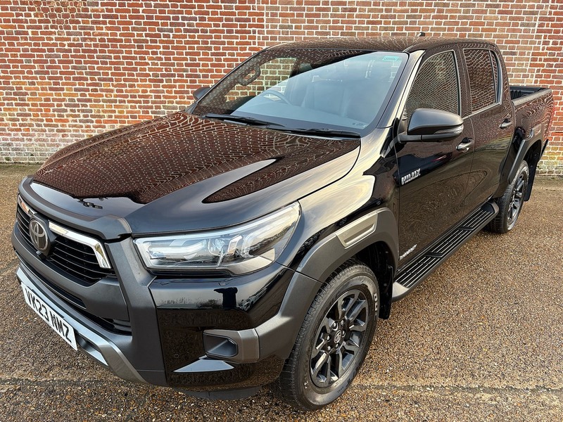 Toyota 2.8 D-4D Invincible X Pickup Double Cab 4dr Diesel Auto 4WD Euro 6 (s/s) (204 ps)