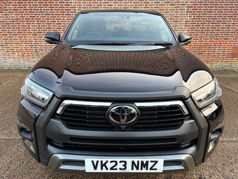 Toyota 2.8 D-4D Invincible X Pickup Double Cab 4dr Diesel Auto 4WD Euro 6 (s/s) (204 ps)