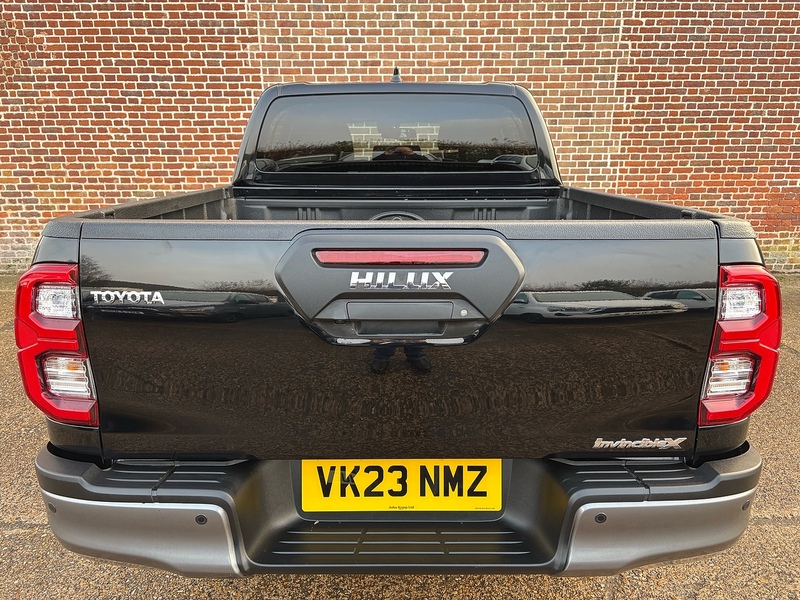 Toyota 2.8 D-4D Invincible X Pickup Double Cab 4dr Diesel Auto 4WD Euro 6 (s/s) (204 ps)