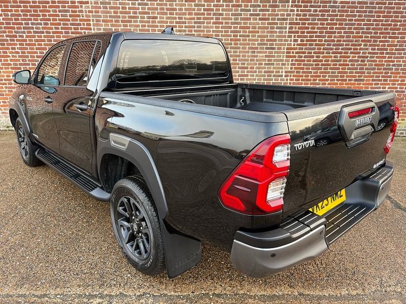 Toyota 2.8 D-4D Invincible X Pickup Double Cab 4dr Diesel Auto 4WD Euro 6 (s/s) (204 ps)