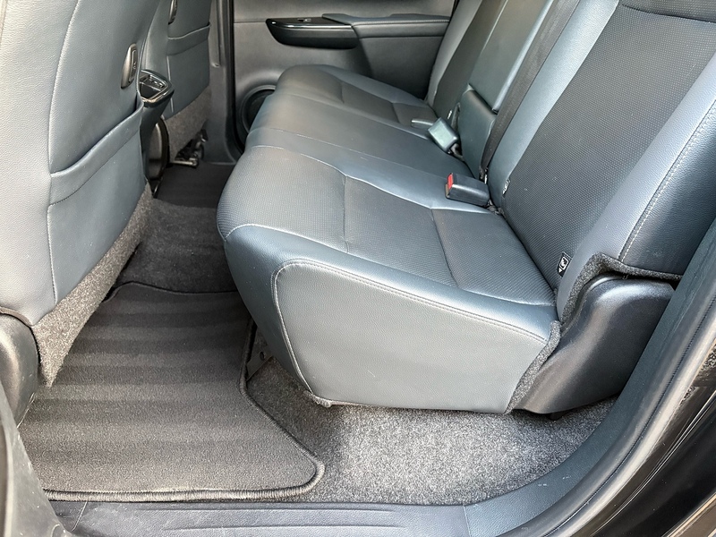 Toyota 2.8 D-4D Invincible X Pickup Double Cab 4dr Diesel Auto 4WD Euro 6 (s/s) (204 ps)