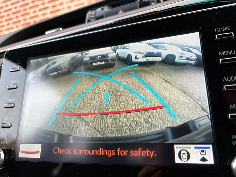 Toyota 2.8 D-4D Invincible X Pickup Double Cab 4dr Diesel Auto 4WD Euro 6 (s/s) (204 ps)