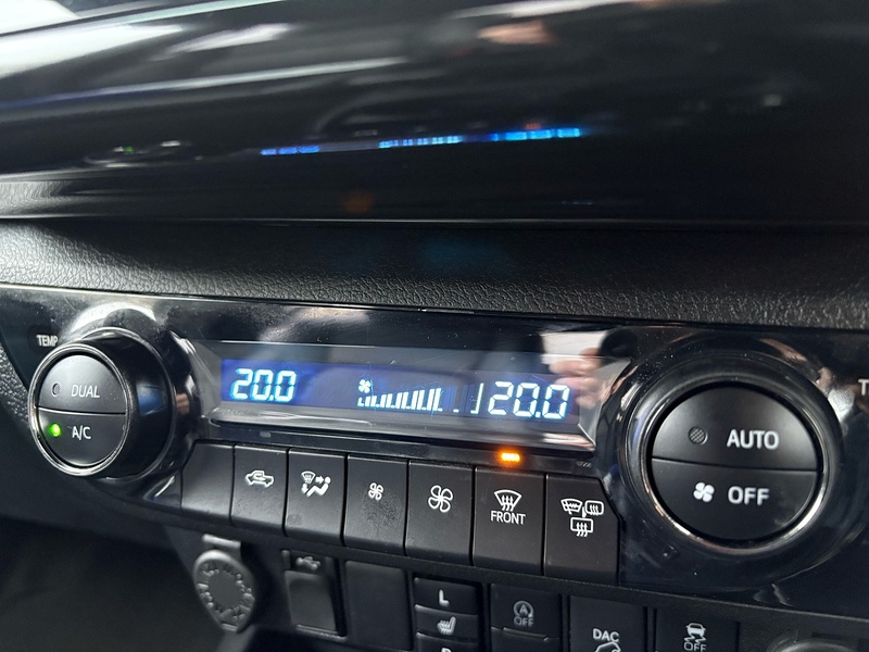 Toyota 2.8 D-4D Invincible X Pickup Double Cab 4dr Diesel Auto 4WD Euro 6 (s/s) (204 ps)