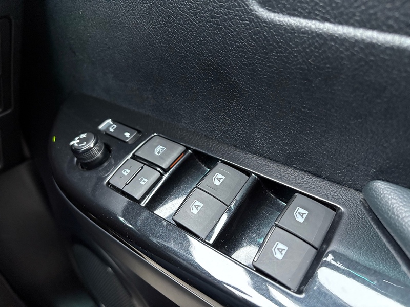 Toyota 2.8 D-4D Invincible X Pickup Double Cab 4dr Diesel Auto 4WD Euro 6 (s/s) (204 ps)