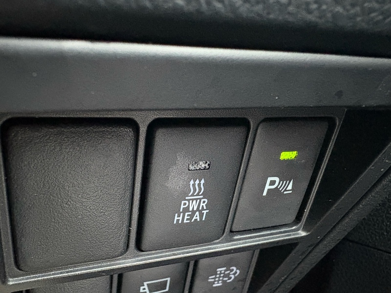 Toyota 2.8 D-4D Invincible X Pickup Double Cab 4dr Diesel Auto 4WD Euro 6 (s/s) (204 ps)